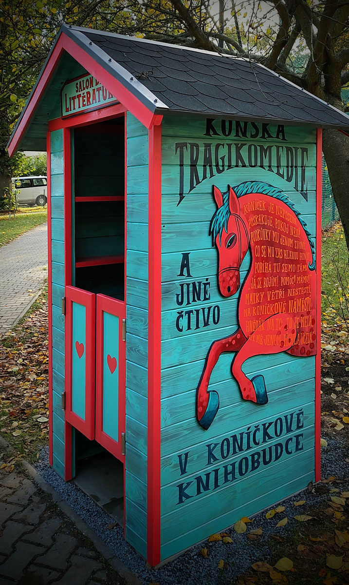 Knihobudka na Koníčkově náměstí