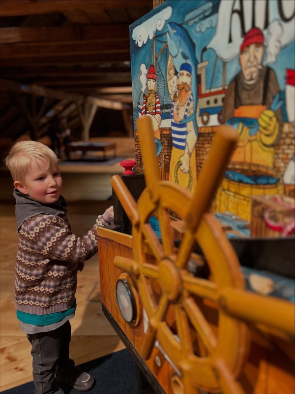 Kočovná herna na zámku v&nbsp;Roztokách u&nbsp;Prahy