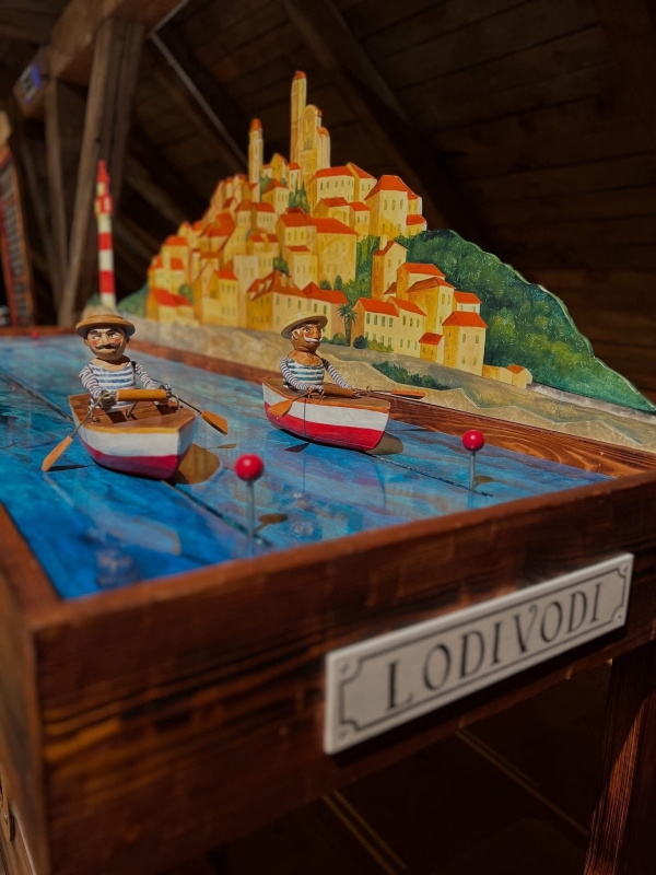 Kočovná herna na zámku v&nbsp;Roztokách u&nbsp;Prahy