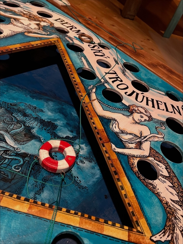 Kočovná herna na zámku v&nbsp;Roztokách u&nbsp;Prahy