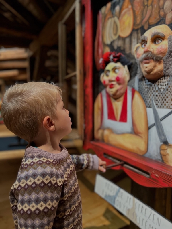 Kočovná herna na zámku v&nbsp;Roztokách u&nbsp;Prahy