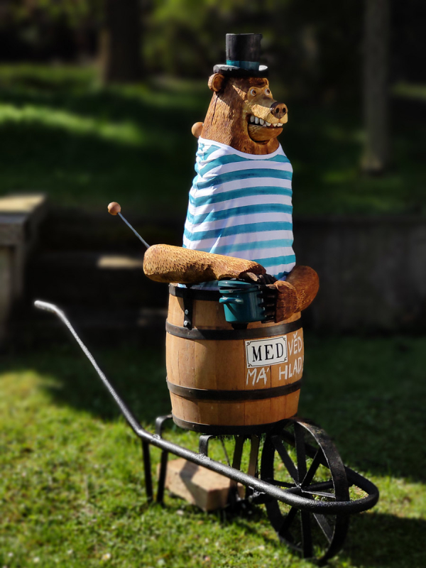 Loutka medvěda - pojizdná kasička